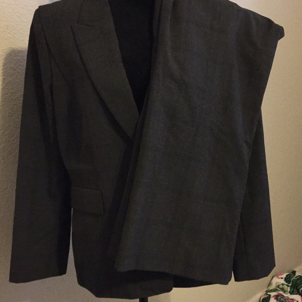 Fully lined pantsuit by Tahari